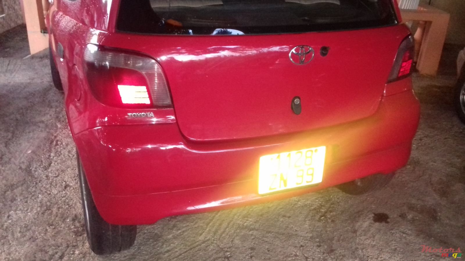 1999' Toyota Vitz photo #1