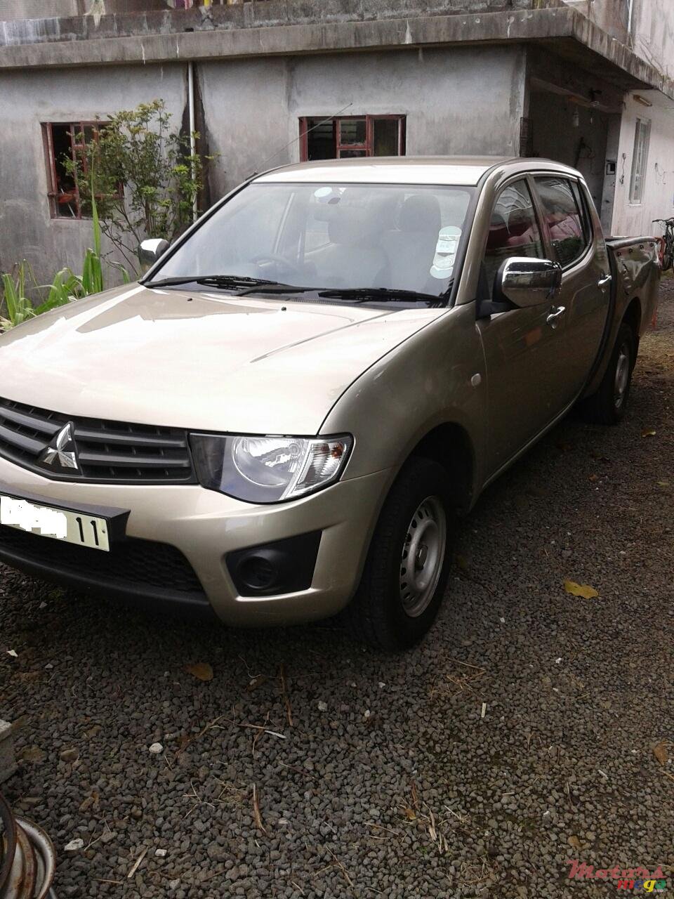 2011' Mitsubishi L 200 sportero 2x4 photo #1