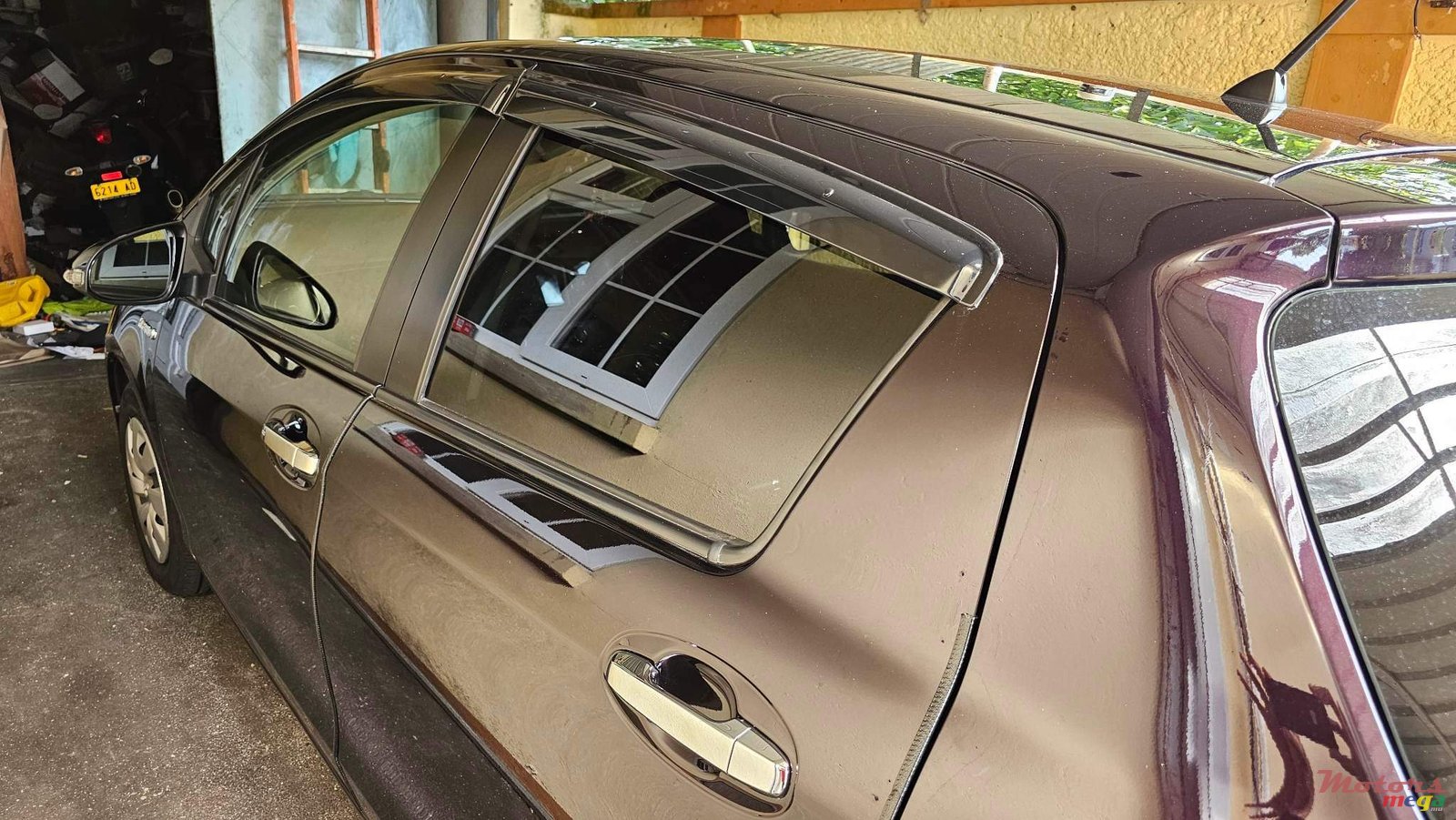 2018' Toyota Vitz Hybrid photo #4