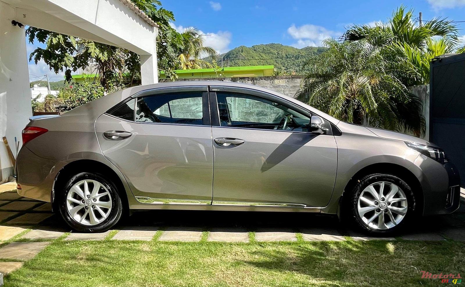 2016' Toyota Corolla photo #2