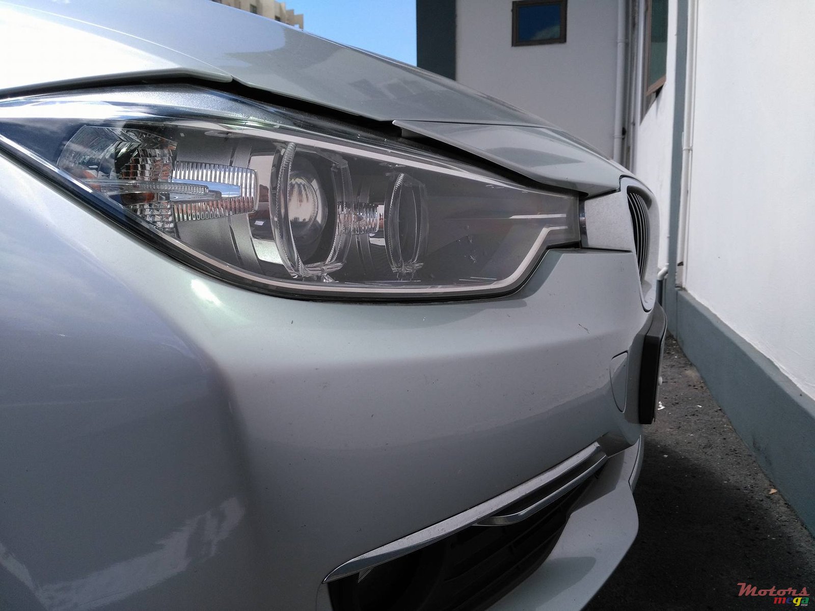 2012' BMW 320 i photo #1