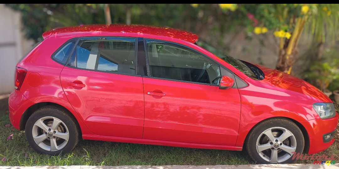 2013' Volkswagen Polo photo #3