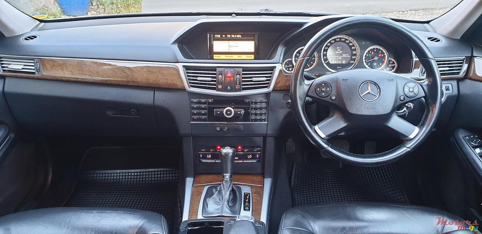 2010' Mercedes-Benz E-Class photo #4