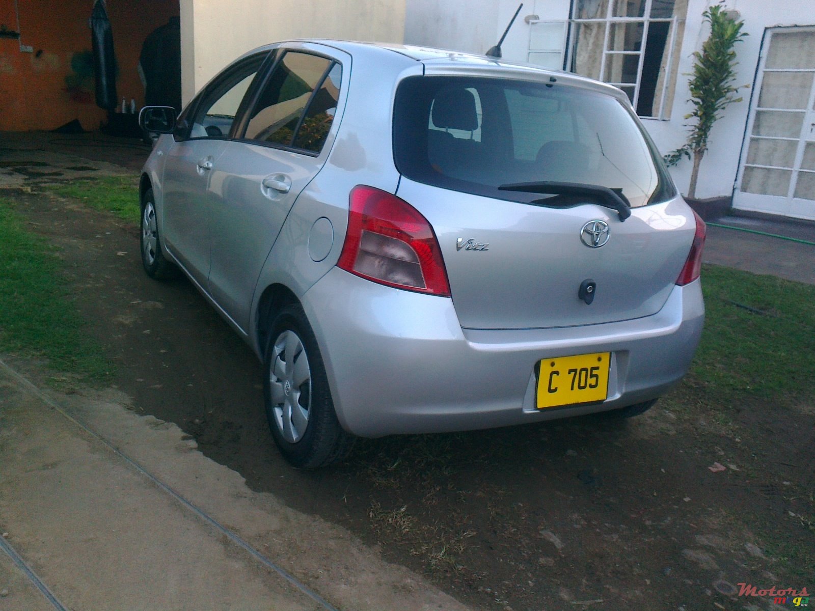 2006' Toyota Vitz Vitz photo #2