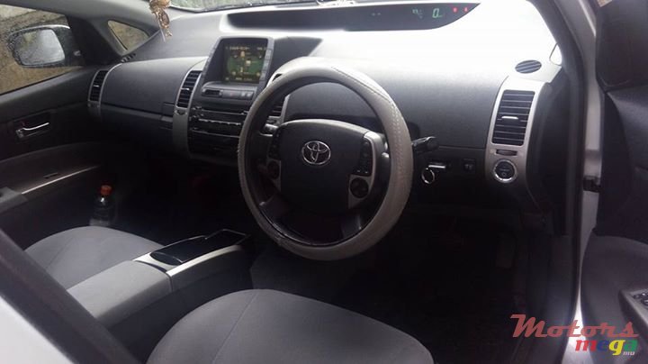 2009' Toyota Prius photo #4