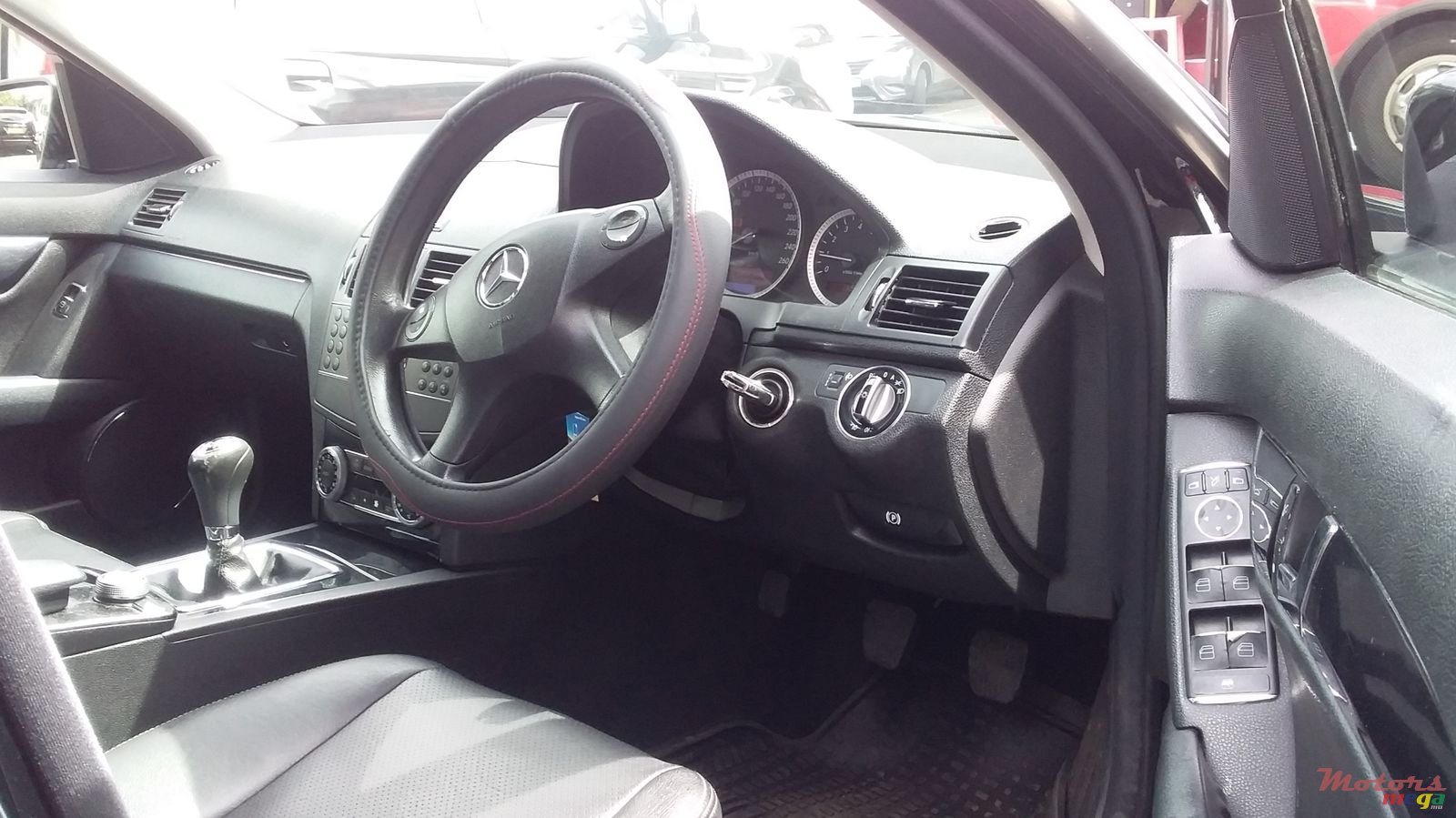 2009' Mercedes-Benz C-Class Kompressor c180 photo #3