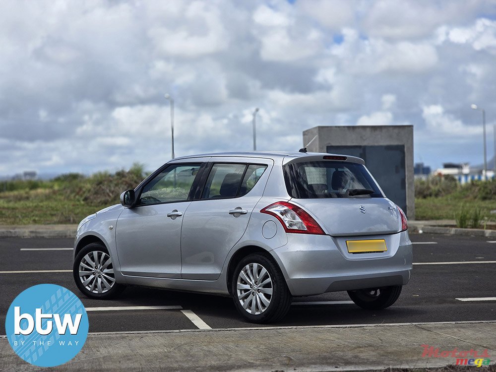 2011' Suzuki Swift photo #3