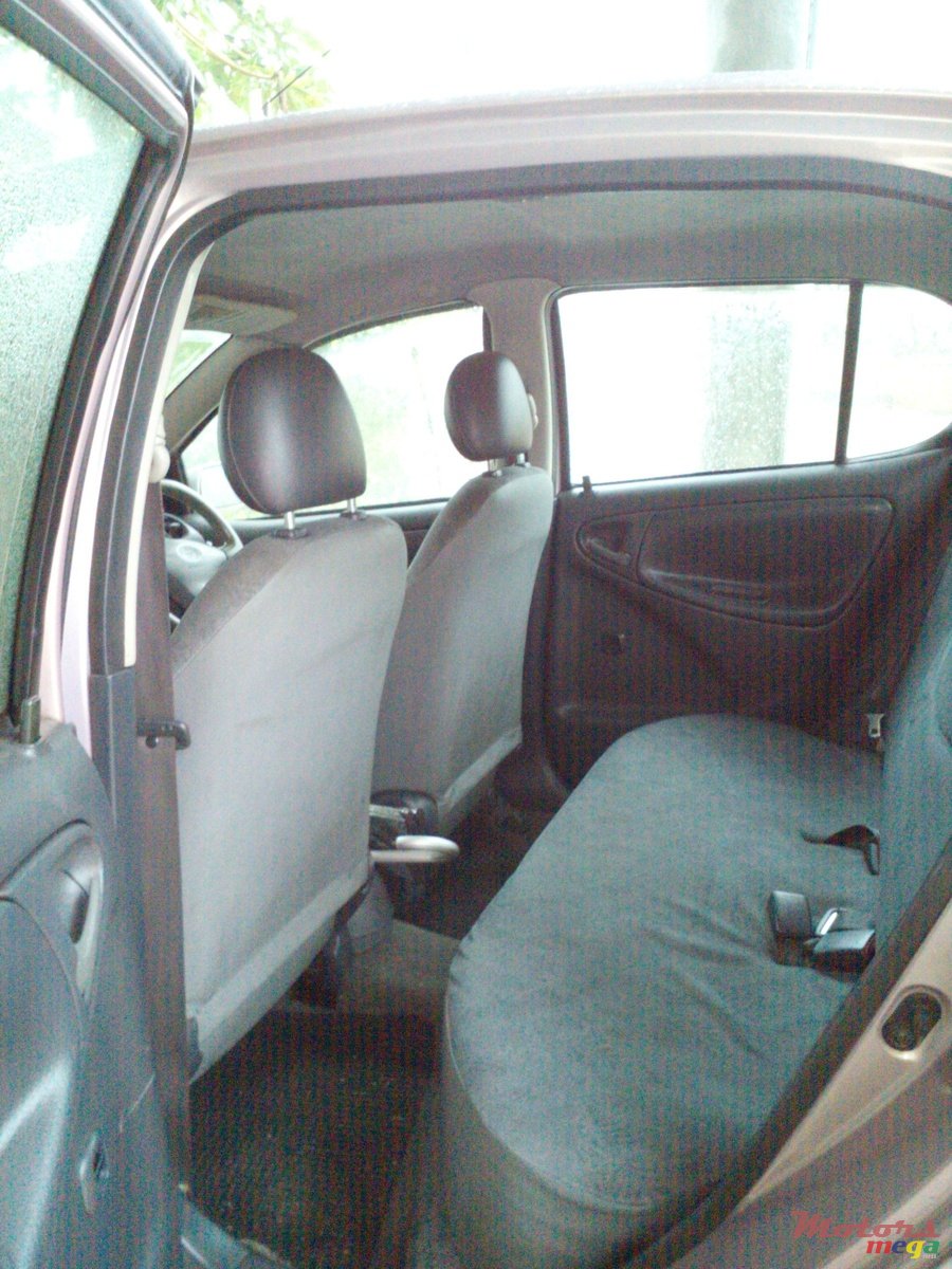 1999' Toyota Vitz auto photo #5