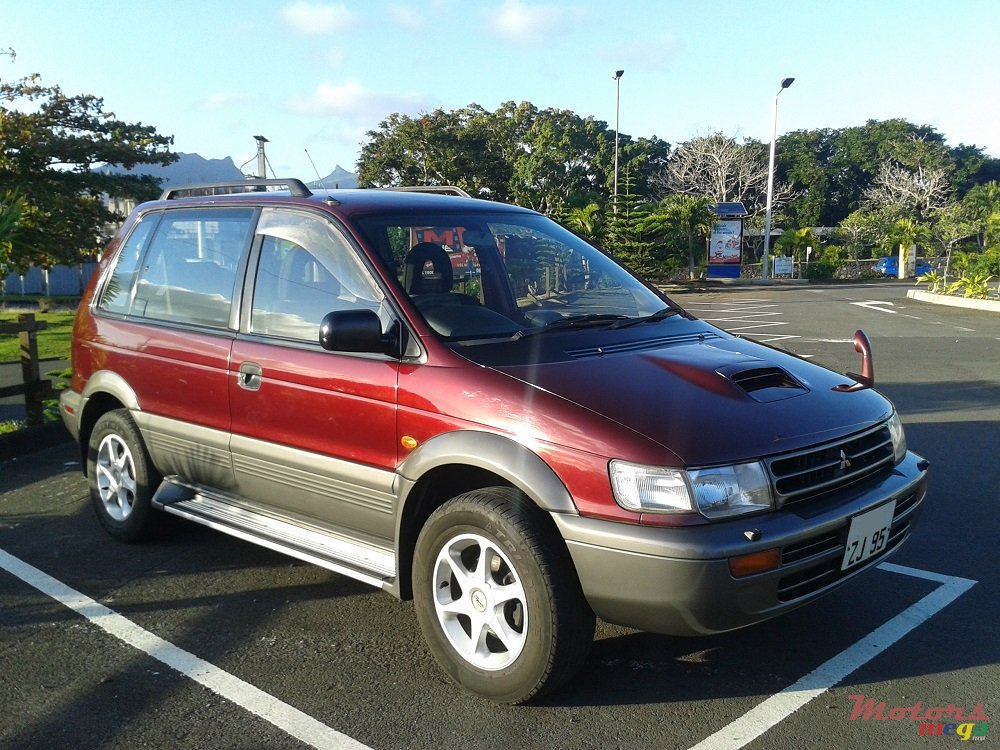 1995' Mitsubishi RVR photo #1