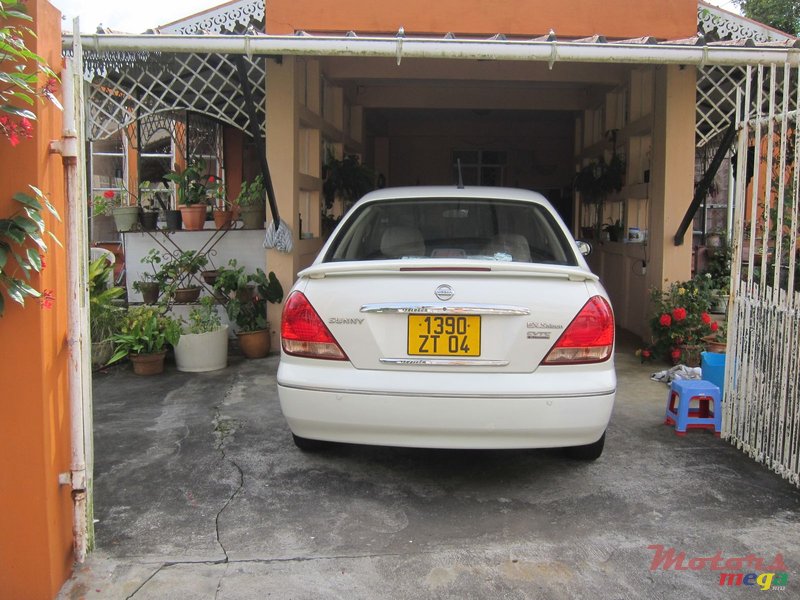 2004' Nissan Sunny photo #2