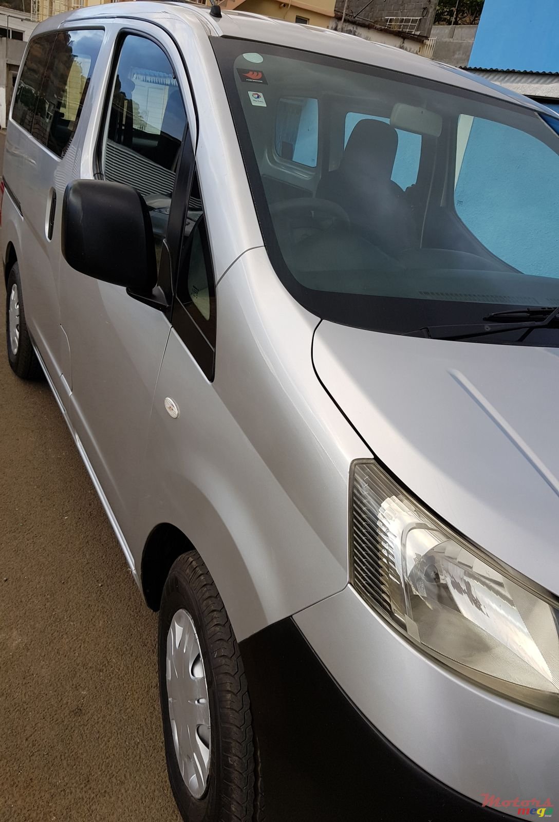 2009' Nissan Full Option   Goods Vehicle photo #4