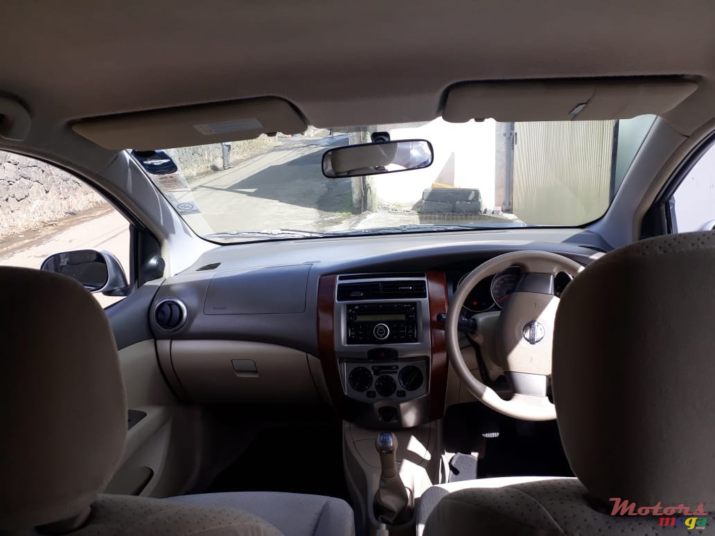 2011' Nissan Grand Livina photo #5