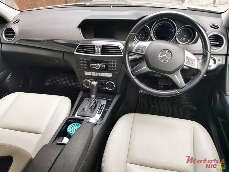 2012' Mercedes-Benz C-Class C180 Kompressor photo #4