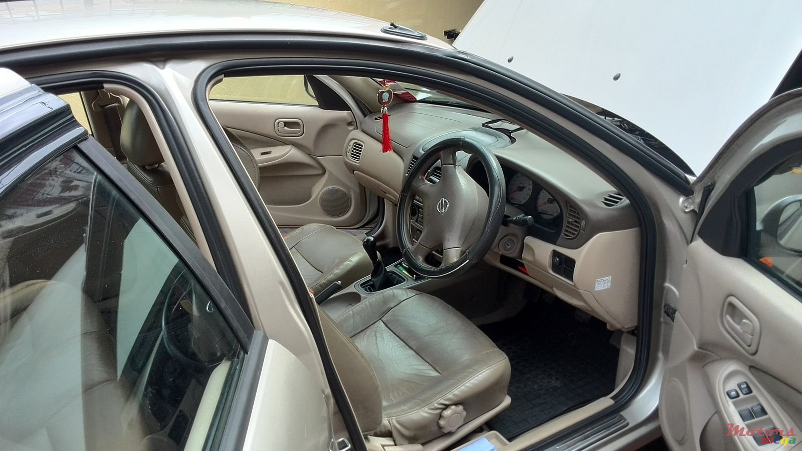 2005' Nissan Sunny photo #3