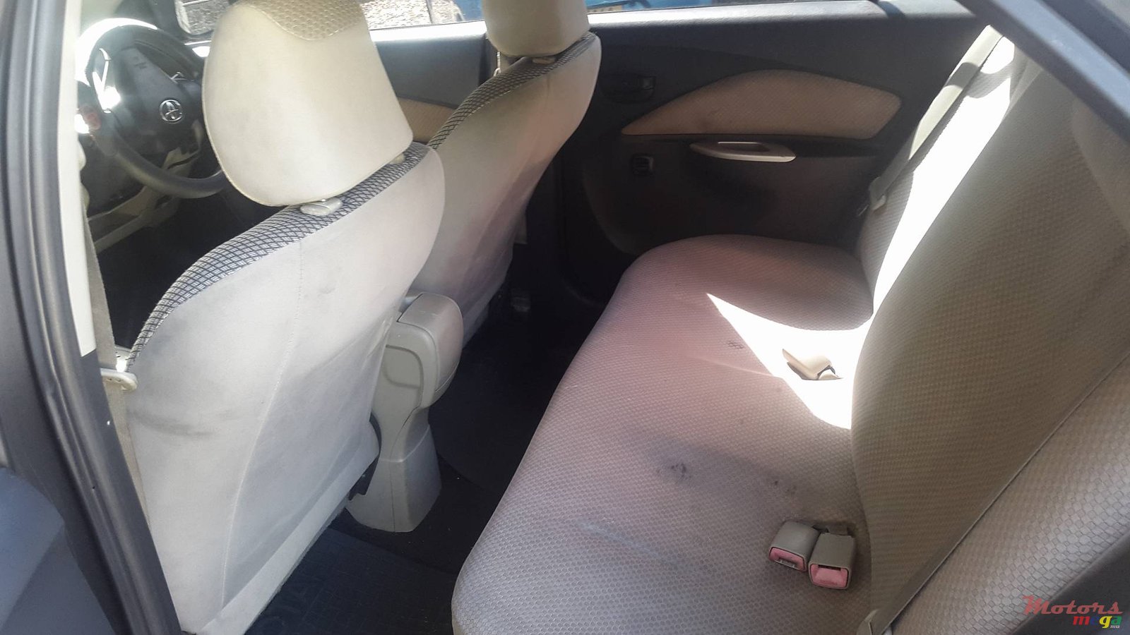 2006' Toyota Belta photo #5