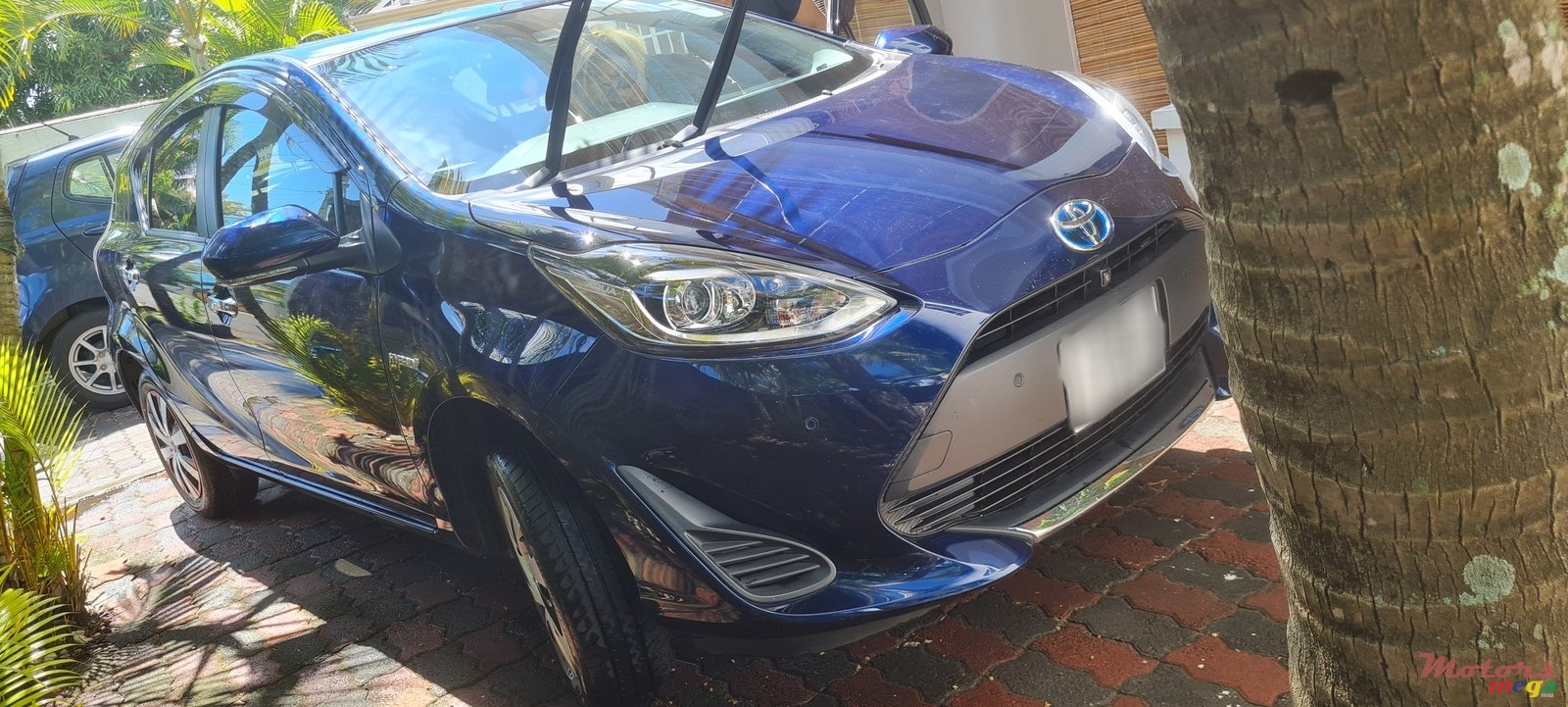 2020' Toyota Aqua Origine hybride photo #3