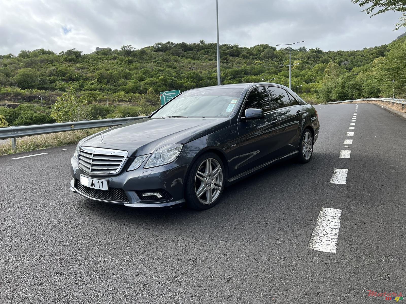 2011' Mercedes-Benz photo #2