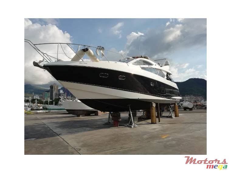 2012' Sunseeker photo #6