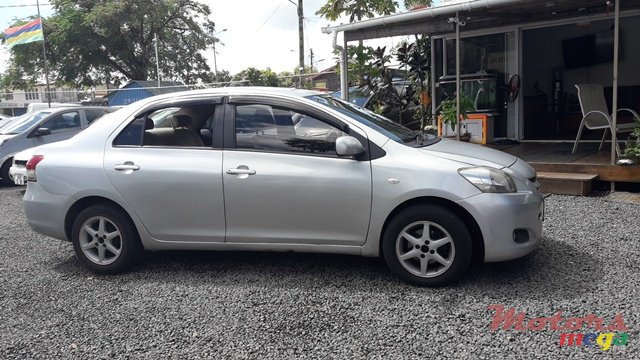 2007' Toyota Belta photo #2