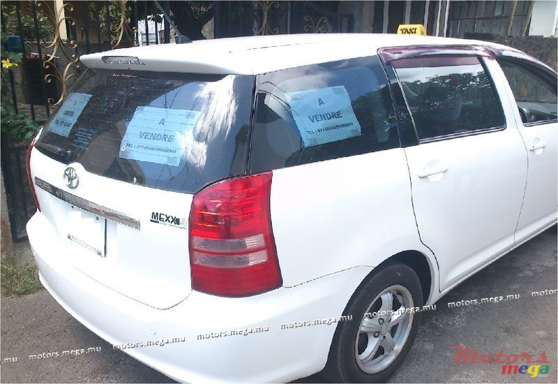 2003' Toyota Wish photo #2