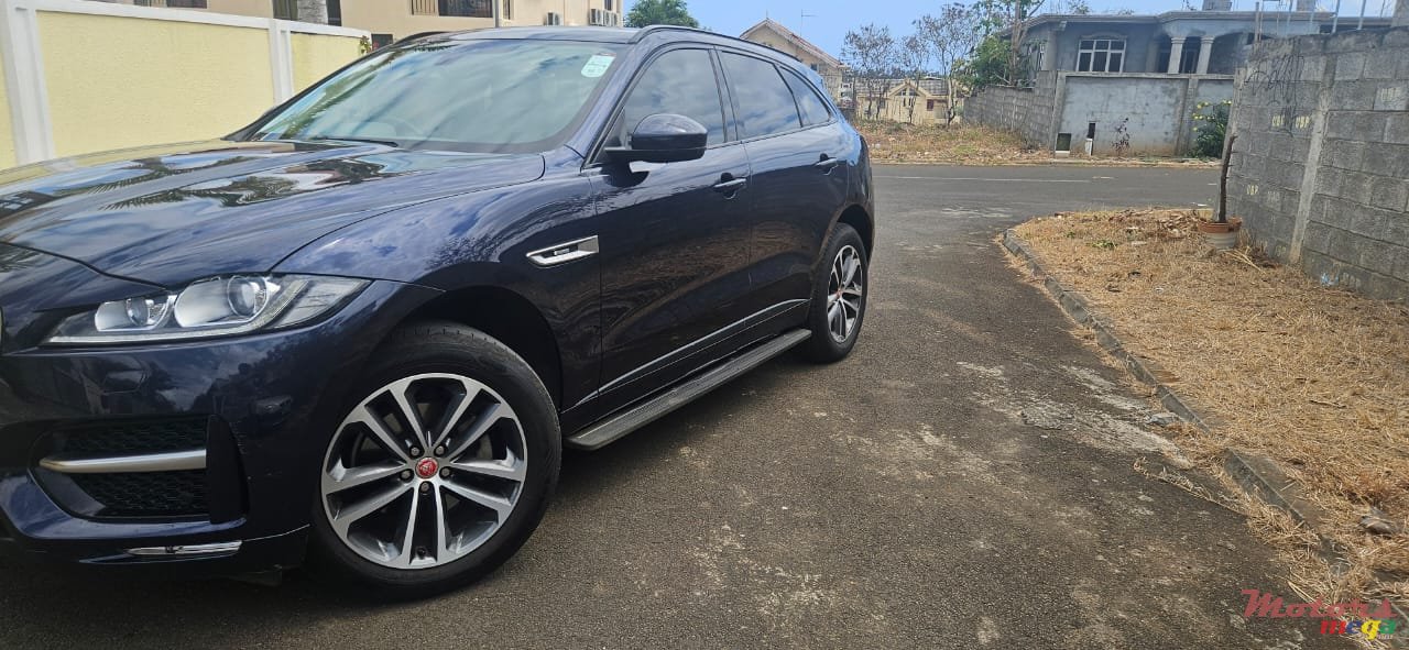 2017' Jaguar F-Pace photo #2