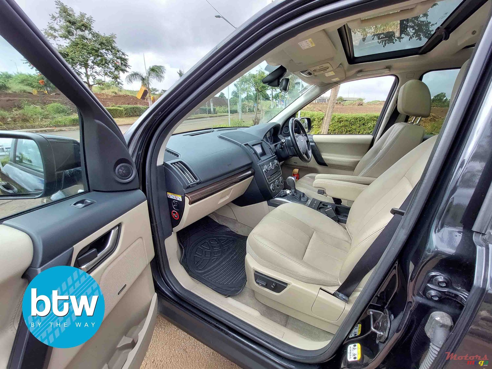 2013' Land Rover Discovery photo #4