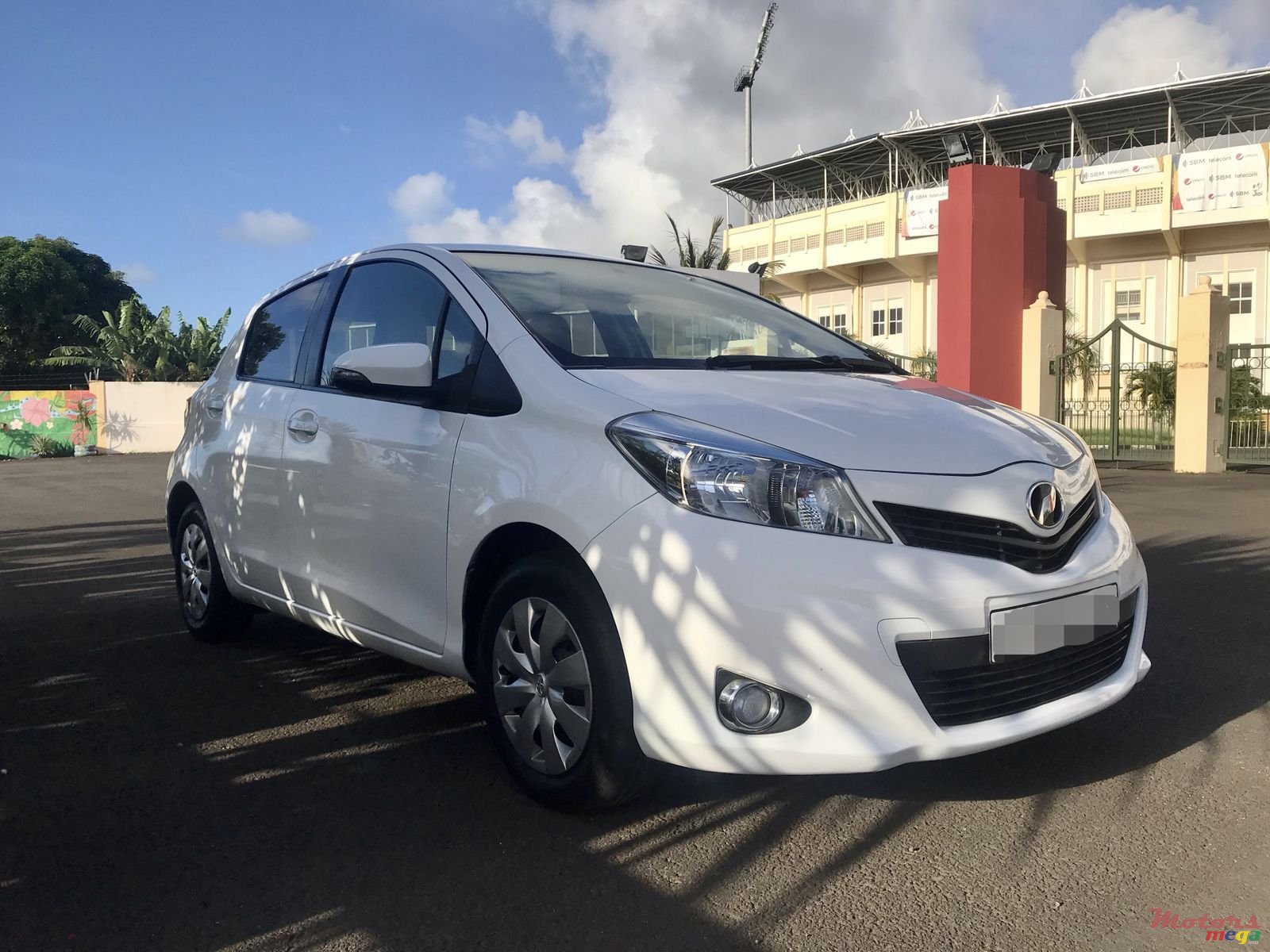 2012' Toyota Vitz photo #1