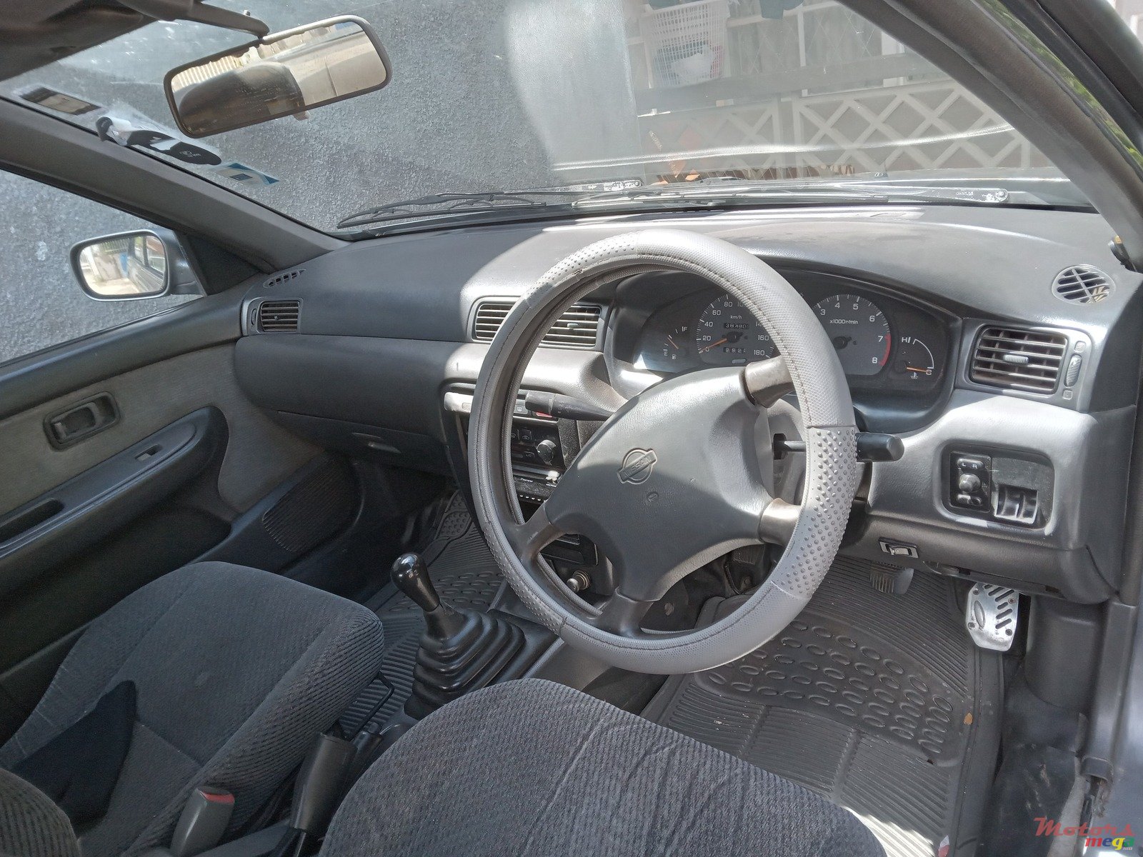 1995' Nissan 1400 photo #3