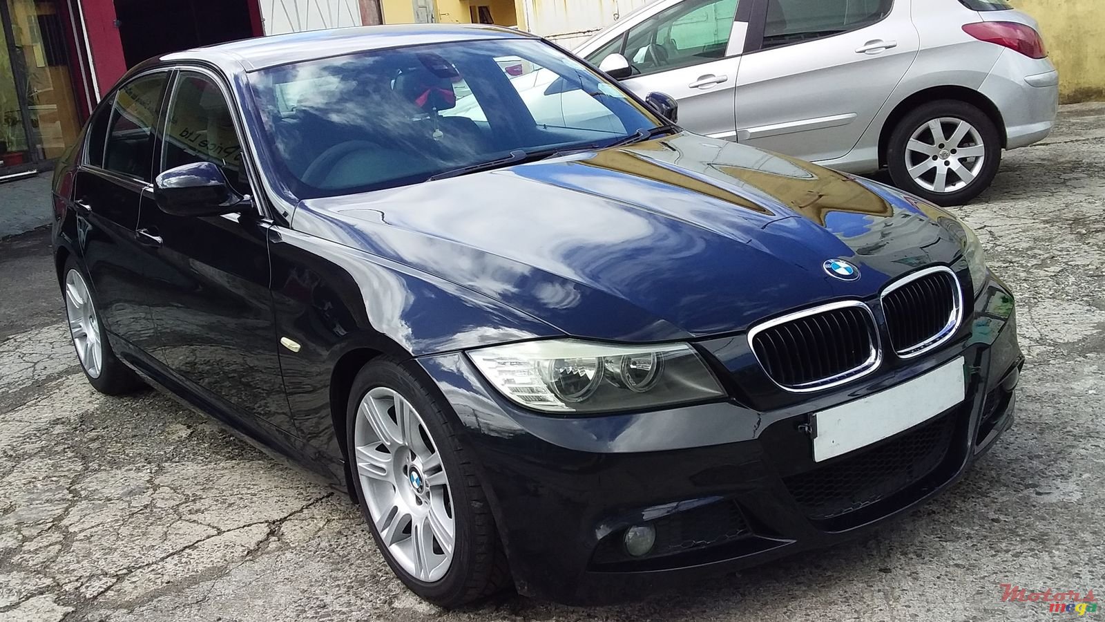 2009' BMW 320 320i photo #1