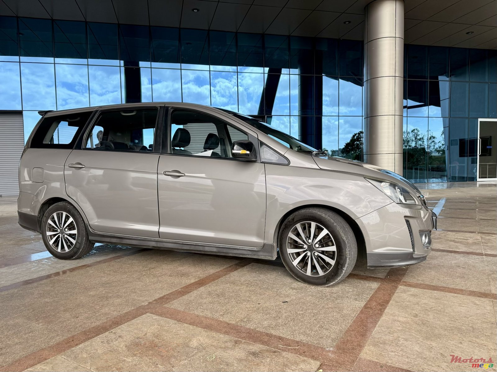 2021' Proton Exora photo #1