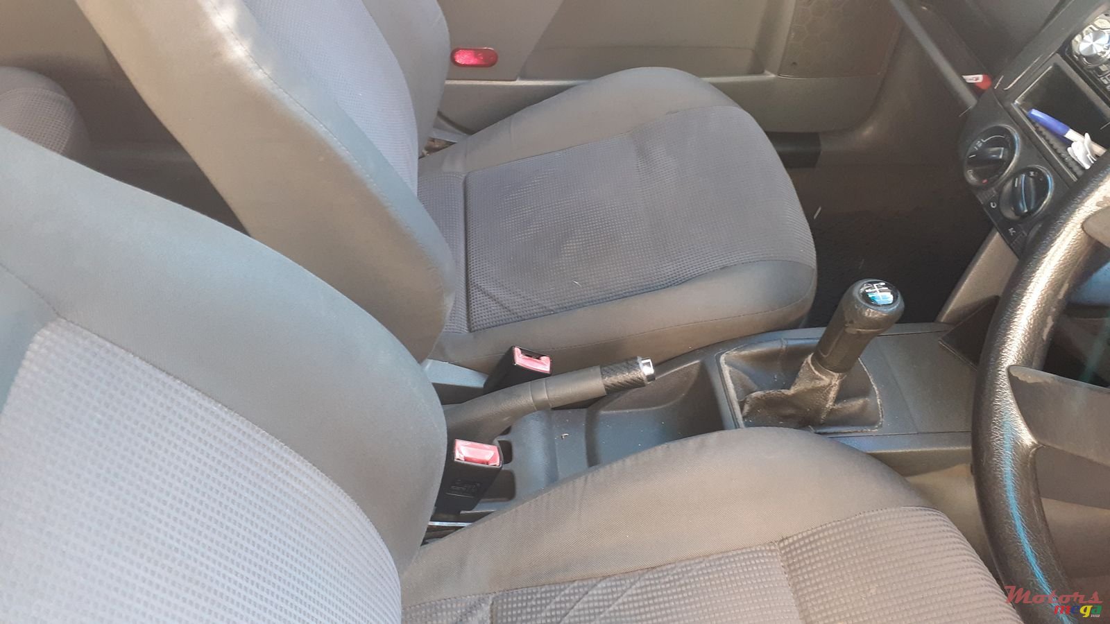 2004' Volkswagen Polo photo #2