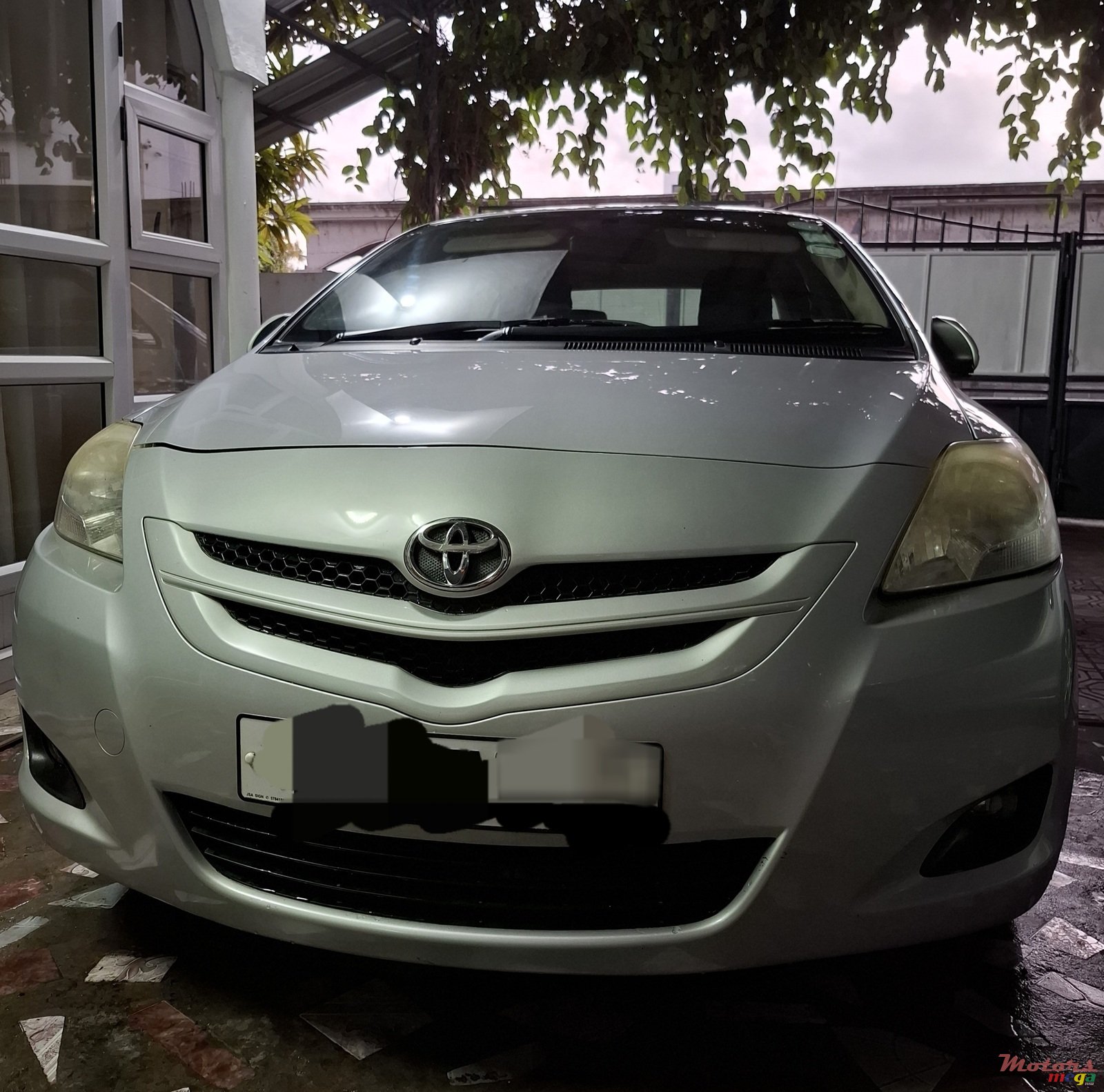 2006' Toyota Belta photo #1