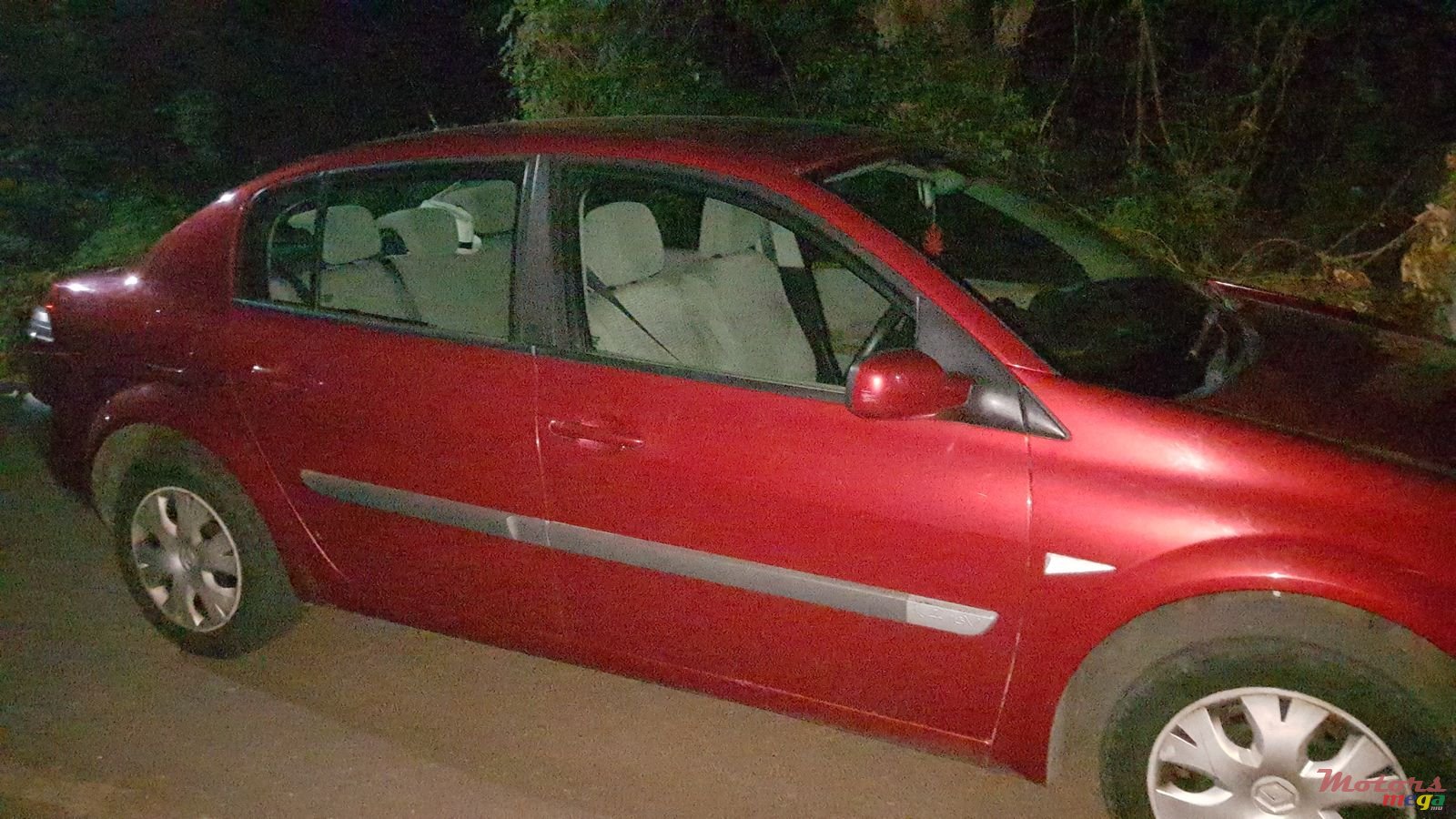 2007' Renault Megane photo #1