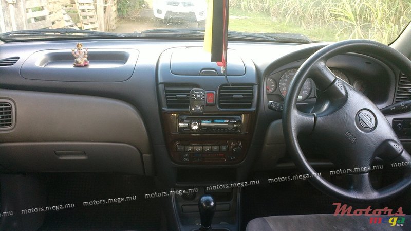 2001' Nissan photo #4