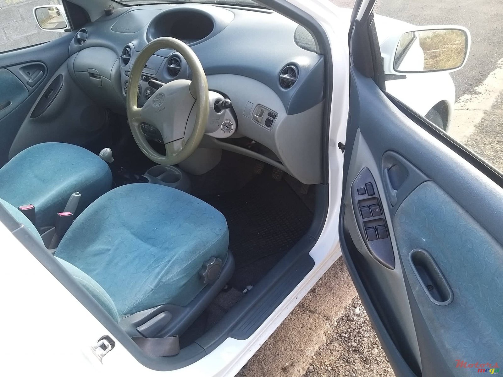 1999' Toyota Vitz SCP10 photo #6