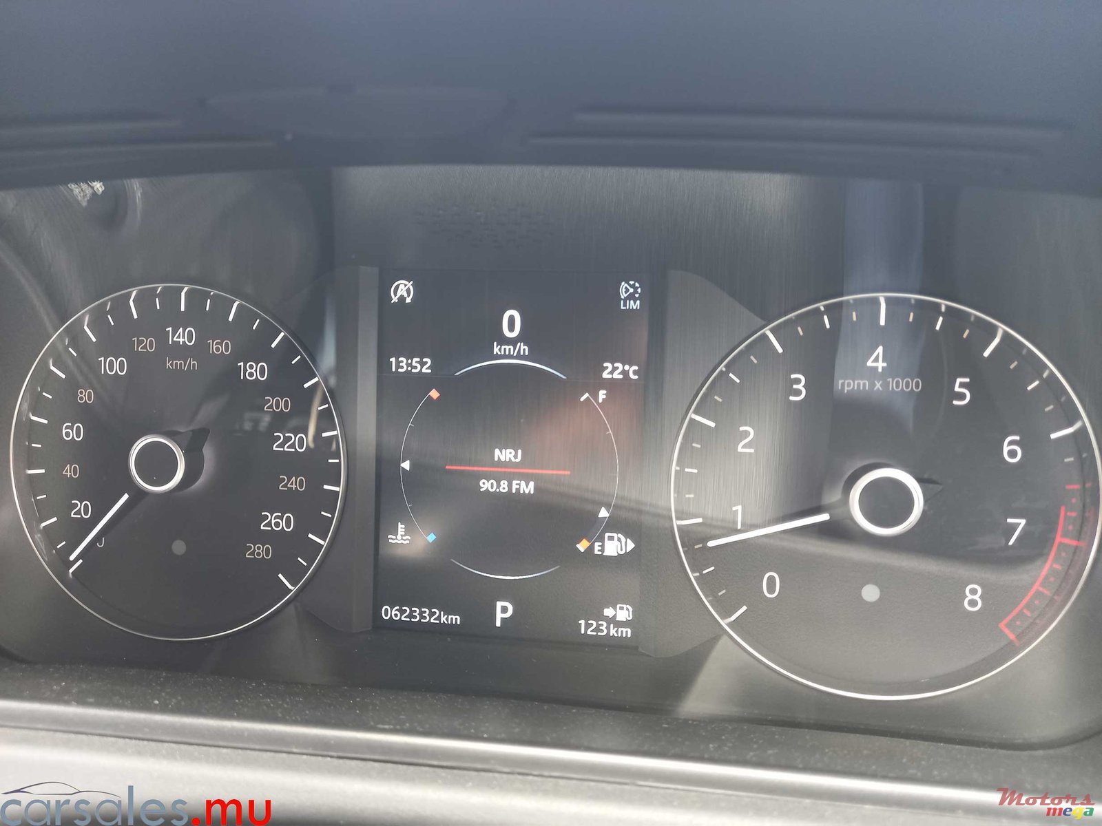 2018' Land Rover Range Rover Velar P250 S photo #7