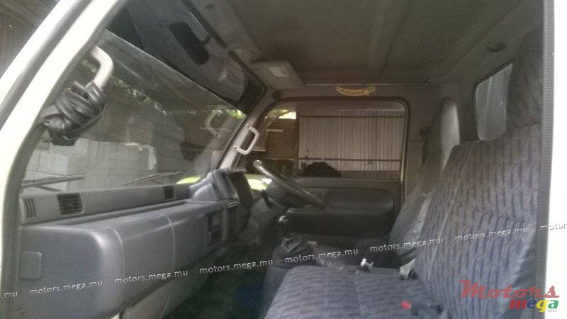 2003' Nissan photo #3