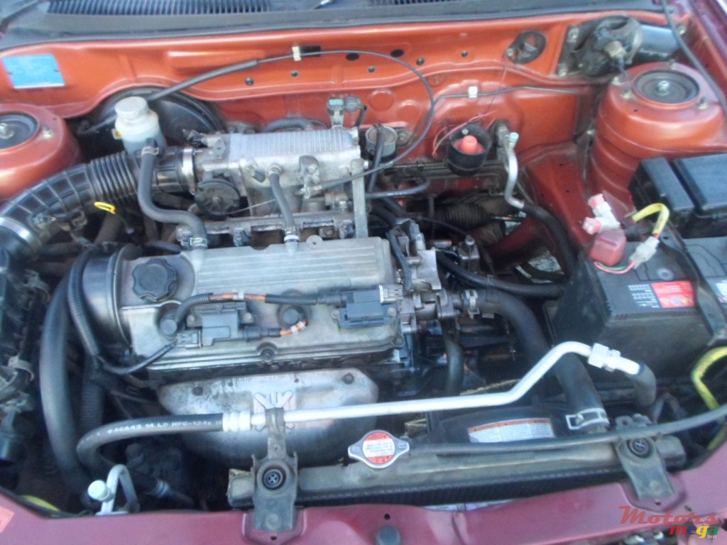 2001' Suzuki Baleno photo #4