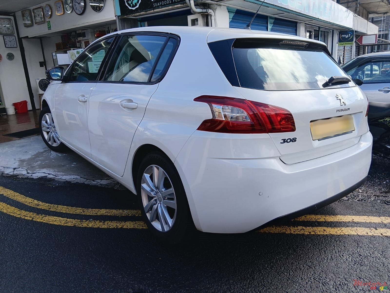2015' Peugeot 308 photo #6