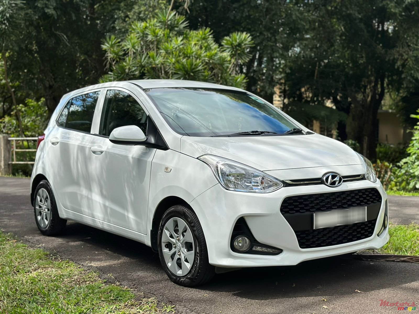 2017' Hyundai Grand i10 photo #1