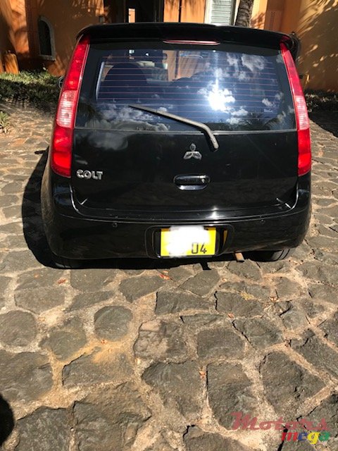 2004' Mitsubishi Colt photo #2