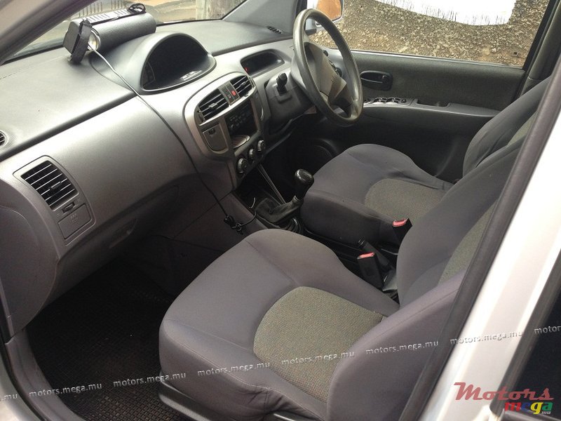 2004' Hyundai photo #5