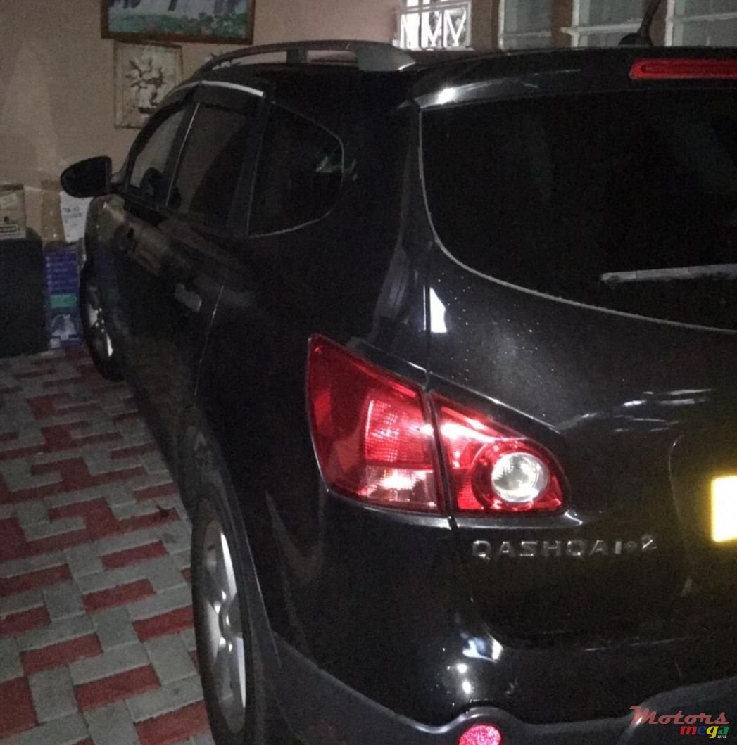 2010' Nissan Qashqai+2 photo #1