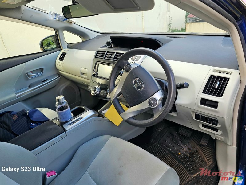 2014' Toyota Prius+ photo #6