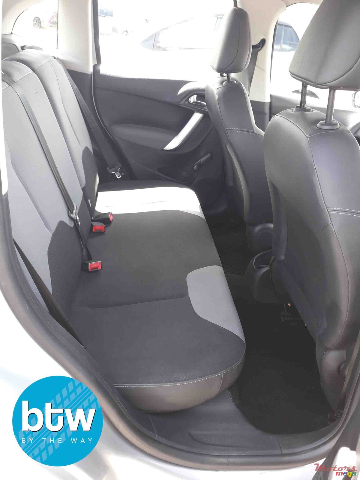 2011' Citroen C3 photo #5