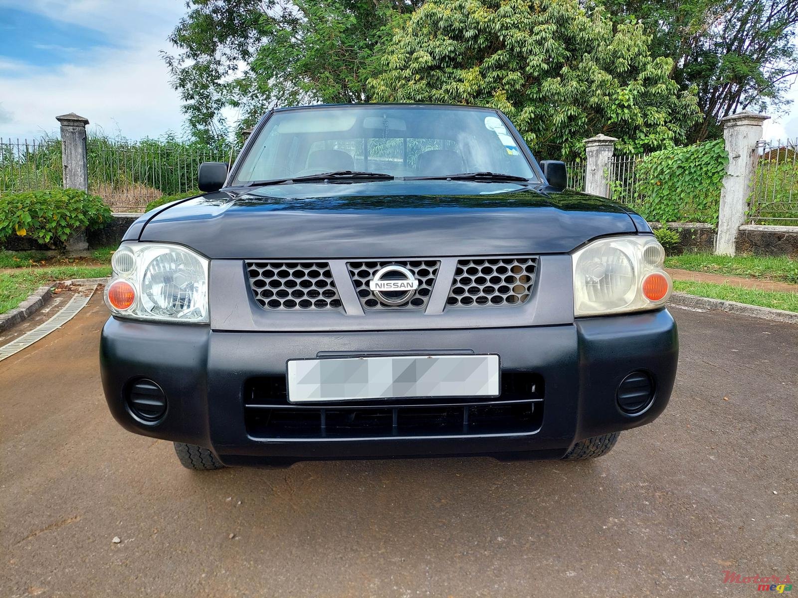 2011' Nissan Navara photo #1