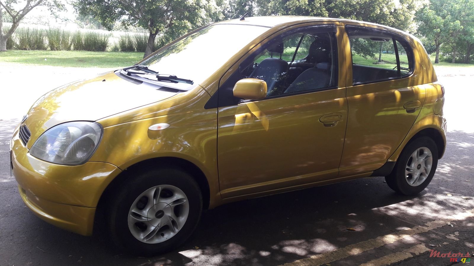 2000' Toyota Vitz photo #3