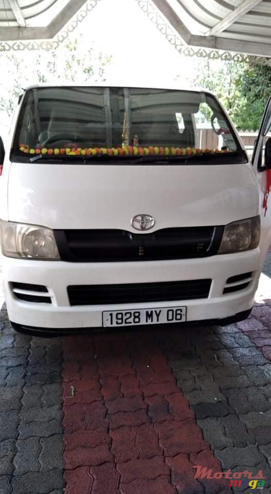 2006' Toyota HiAce photo #1
