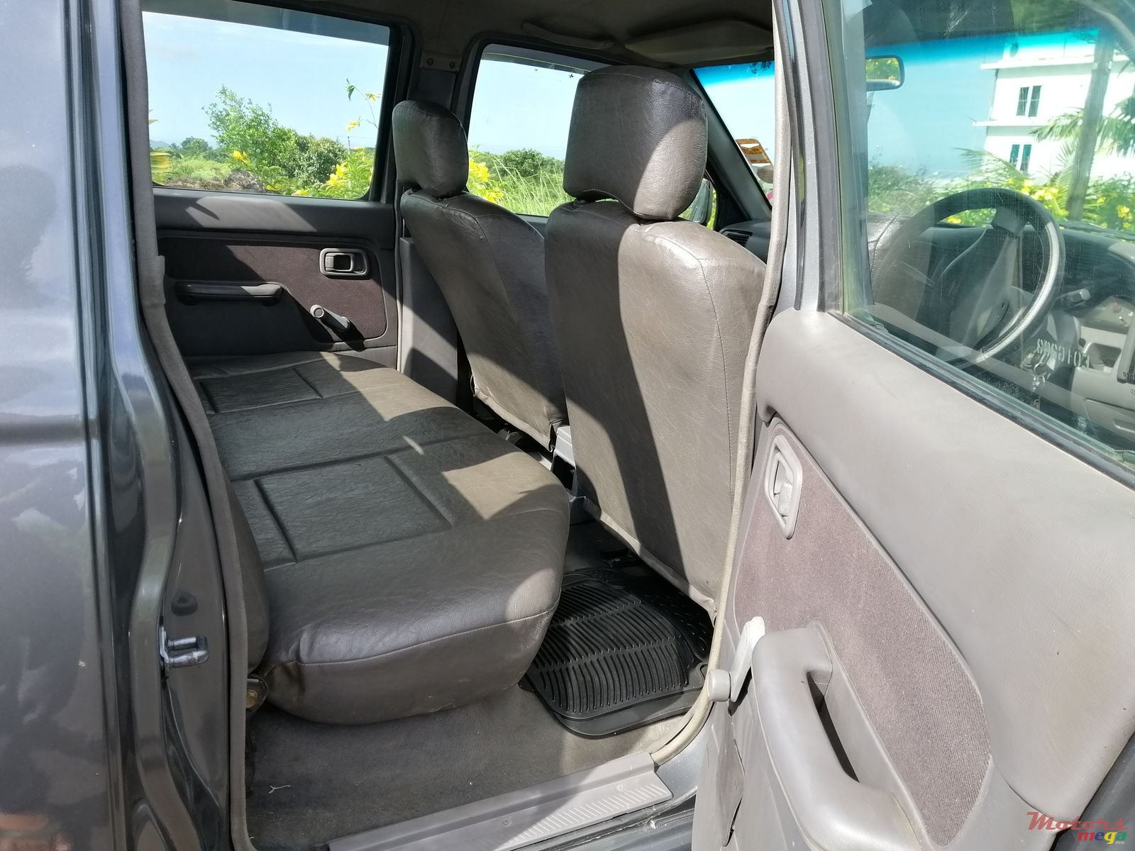 2005' Nissan Pickup Hardbody 4x2 photo #6