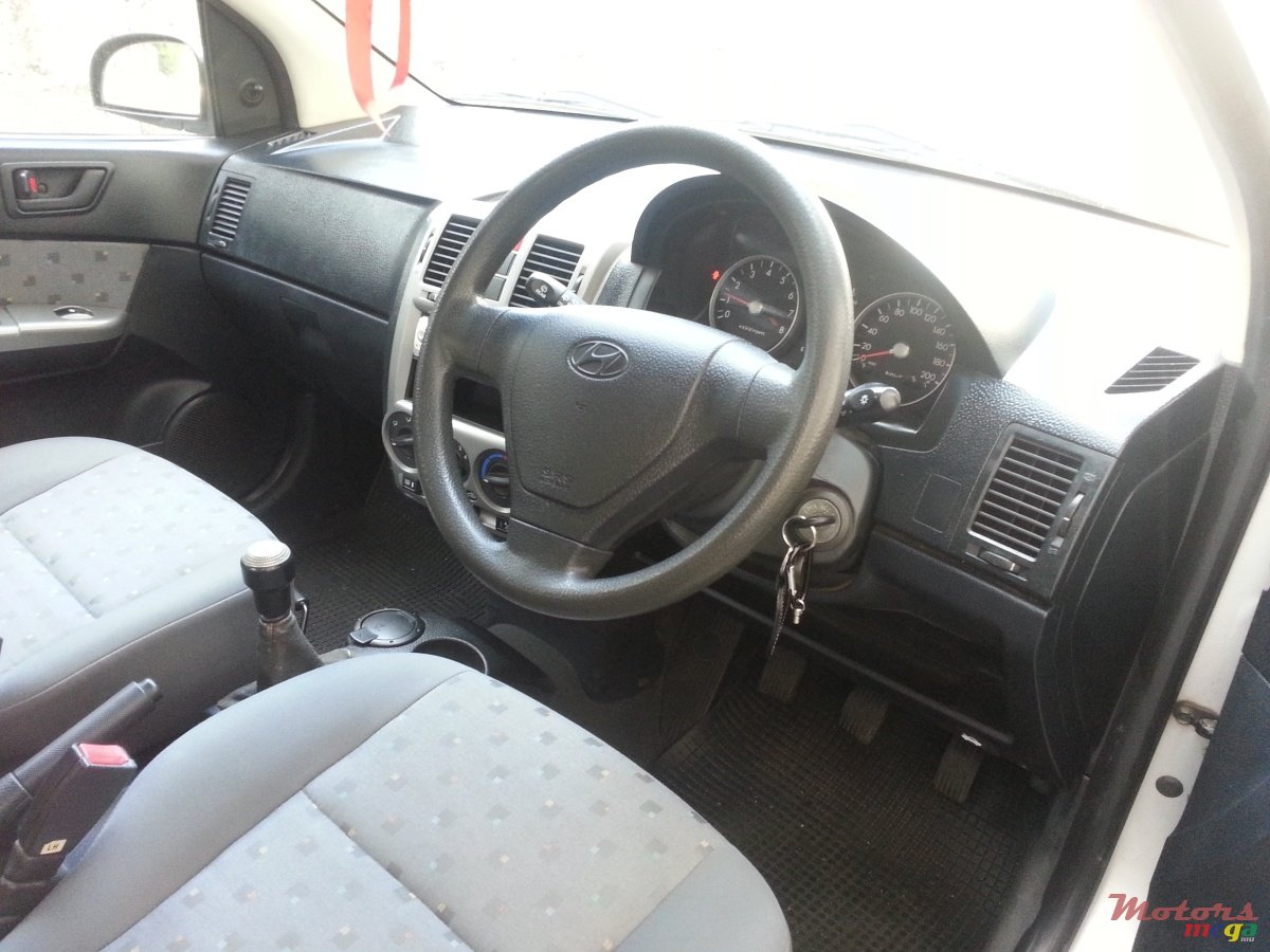 2005' Hyundai photo #2